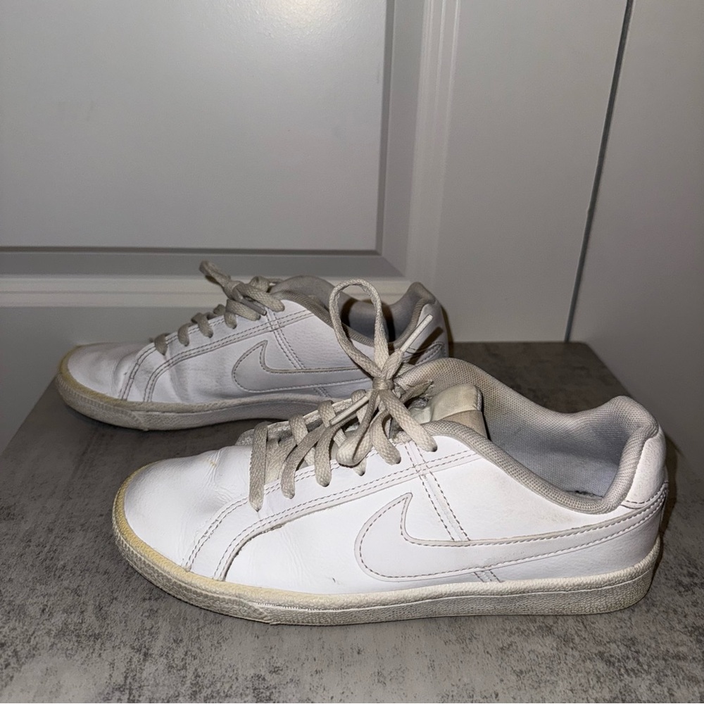 Used White Nike Size 4.5Y - Picture 4 of 7